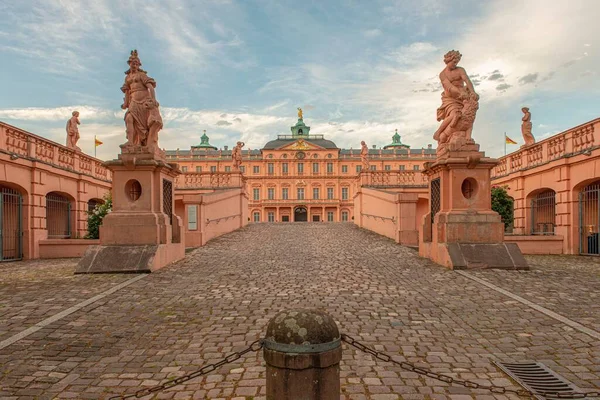 Una Calle Empedrada Que Conduce Museo Schloss Rastatt Rastatt Alemania —  Fotos de Stock