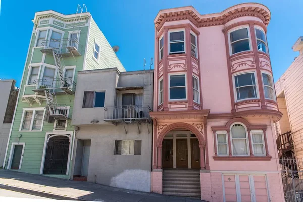 San Francisco Typowe Kolorowe Domy Telegraph Hill Opadający Street — Zdjęcie stockowe