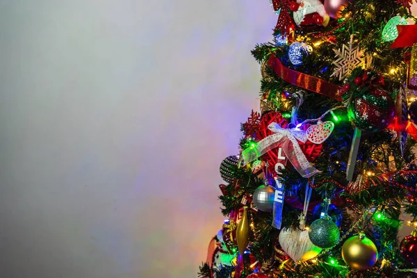 Krásné Vánoční Ozdoby Dekorace Visící Vánočním Stromečku — Stock fotografie