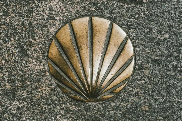 Eine Nahaufnahme Des Camino Santiago Muschel Der Wand — Stockfoto