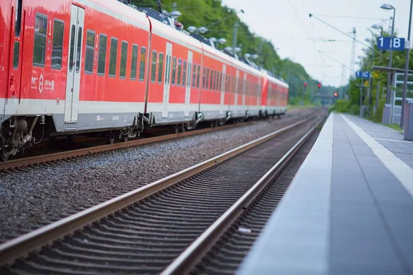 Red Train Arriving Station Geilenkirchen Germany — Stock Photo, Image