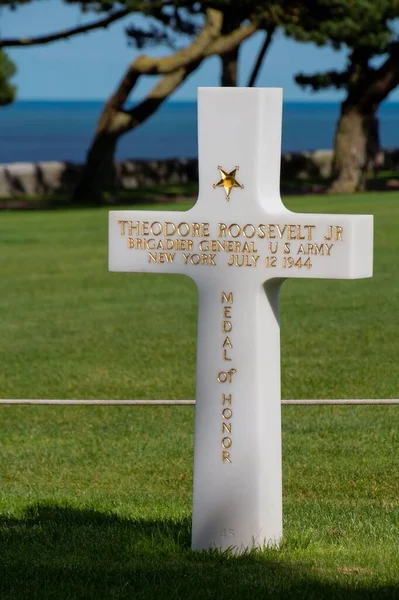 Disparo Vertical Una Cruz Cementerio Americano Colleville Normandía Francia —  Fotos de Stock