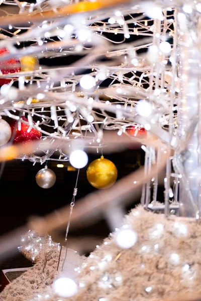 Una Parte Albero Natale Decorato Con Luci Effetto Bokeh — Foto Stock