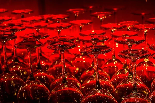 Glasses Standing Glass Red Light Shining — Stock Photo, Image