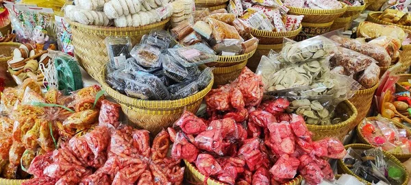 Svačinky Formě Ořechů Krekrů Koláčů Dalších Tradiční Indonéské Občerstvení Různé — Stock fotografie