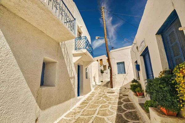 希腊锡金诺斯传统的Kastro村的一串漂亮的小房子 — 图库照片