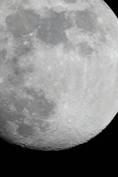 陨石坑撞击陨石坑后月球表面的一个垂直特写镜头 — 图库照片