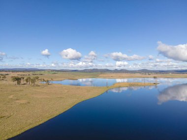 Rangers Valley Barajı 'nın hava manzarası. Yeni Güney Galler, Avustralya.