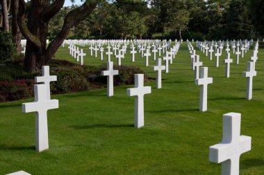 Colleville-sur-Mer, Fransa 'daki Normandiya Amerikan Mezarlığı ve Anıtı