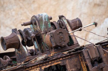 Yunanistan 'ın Zakynthos körfezinde paslı bir gemi enkazına yakın çekim