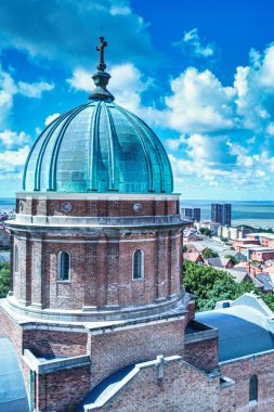 Yeni Brighton 'daki Aziz Peter & Paul ve St. Philomena Tapınağı' nın insansız hava aracı görüntüleri