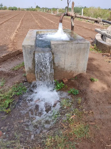 Tiro Vertical Regar Campos Semeados Através Irrigação — Fotografia de Stock