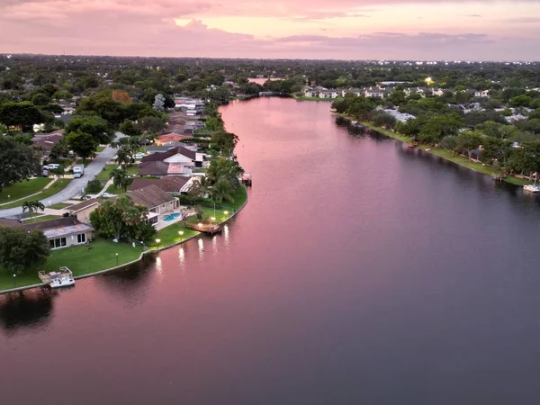 Schöne Drohnenaufnahme Von Wohnhäusern Tampa Florida Hillsborough River Auf Lila — Stockfoto