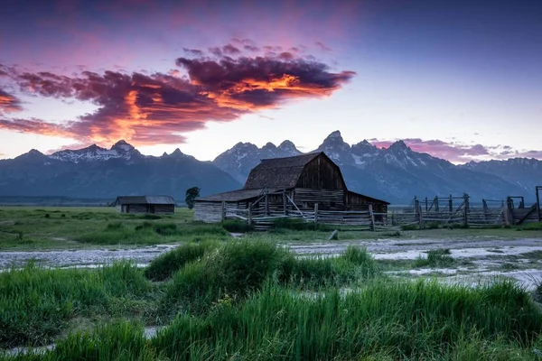 Bright Sunset Sky Grand Teton Mountains Mormon Row Barn — Stock Photo, Image