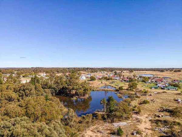 Flygbild Emmaville Stad Australien Omgiven Träd Blå Himmel — Stockfoto