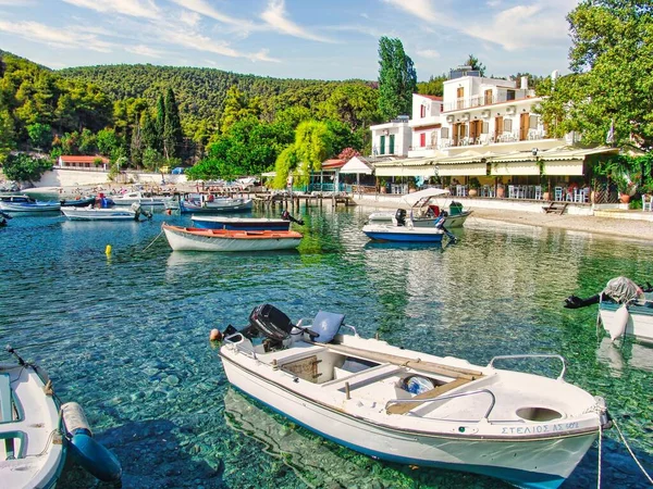 Les Bateaux Dans Une Plage Dans Village Agnontas Sur Île — Photo