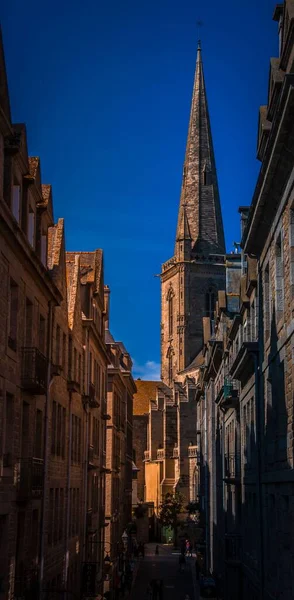 Una Vista Bajo Ángulo Los Edificios Modernos Día Soleado —  Fotos de Stock