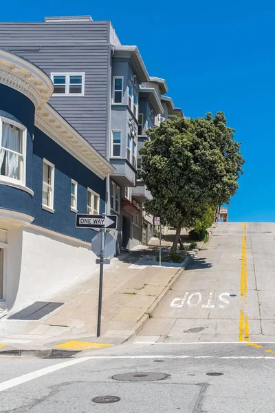 San Francisco Typische Bunte Häuser Telegrafenhügel Abfallende Straße — Stockfoto