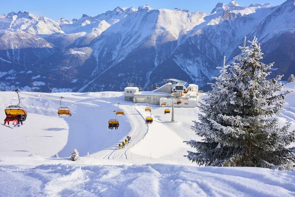Een Skilift Besneeuwde Heuvel Walliser Alpen — Stockfoto