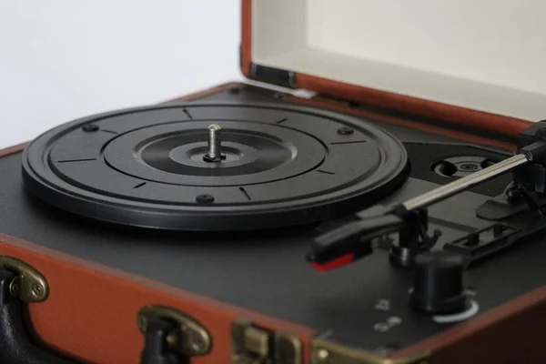 Κλείσιμο Ενός Νέου Σύγχρονου Vinyl Player — Φωτογραφία Αρχείου