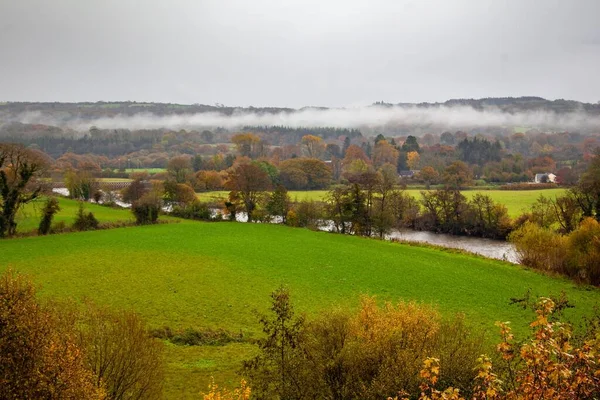 Очаровательный Лесной Пейзаж Белыми Облаками Покрывающими Осеннюю Сельскую Местность Саут — стоковое фото