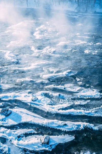 Vertical Closeup Icy Calm River Steam Rising Water Sunny Winter — Stock Photo, Image
