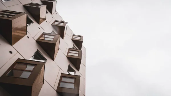 Una Toma Ángulo Alto Ventanas Únicas Del Edificio —  Fotos de Stock