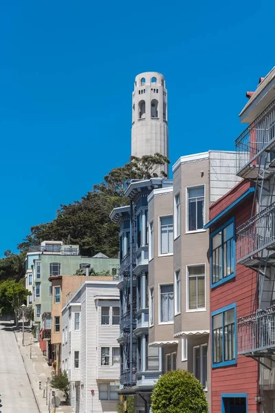 San Francisco Typische Bunte Häuser Telegrafenhügel Abfallende Straße — Stockfoto