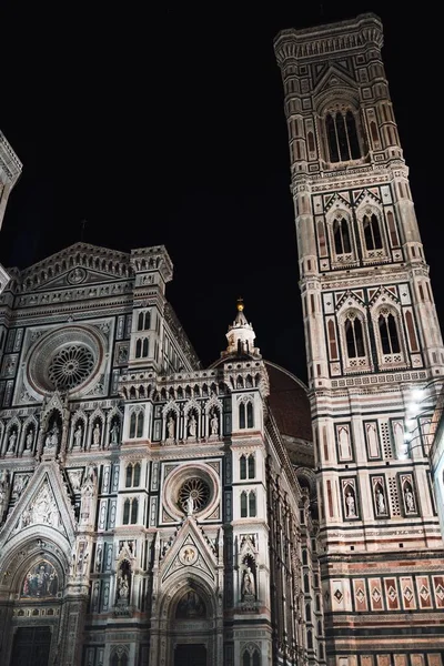 Вертикальный Снимок Собора Санта Мария Дель Фьоре Флоренции Италия Ночью — стоковое фото