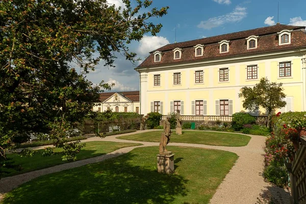 Ludwigsburg Almanya Daki Monrepos Sarayı Nın Önündeki Güzel Bahçe — Stok fotoğraf