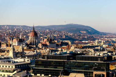 Macaristan, Budapeşte 'deki eski ve modern binaların güzel manzarası