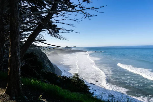 Ein Schöner Blick Auf Meereswellen Mit Schaum Bei Big Sur — Stockfoto