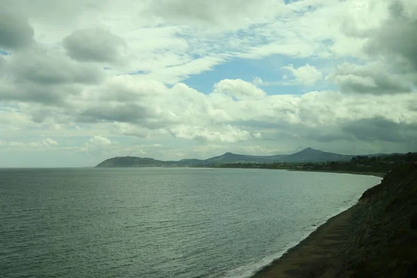 Μια Ειρηνική Άποψη Των Ιρλανδικών Ακτών Στο Bray Ιρλανδία Βουνά — Φωτογραφία Αρχείου