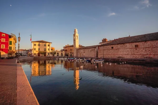 Egy Gyönyörű Kép San Nicolo Templom Lazise Olaszország Naplementekor — Stock Fotó