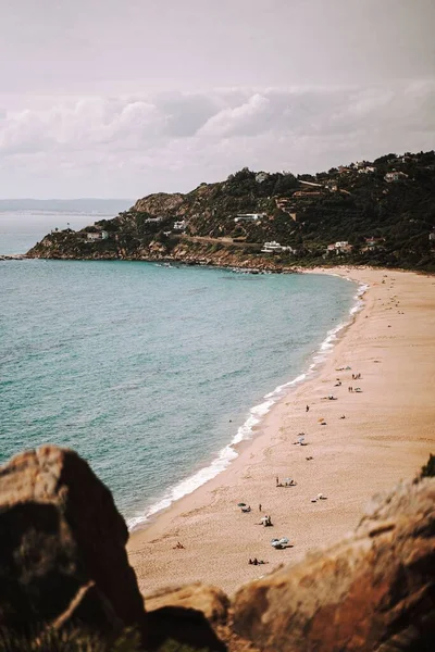 Plano Vertical Gente Relajándose Playa Bolonia Tarifa Cádiz — Foto de Stock