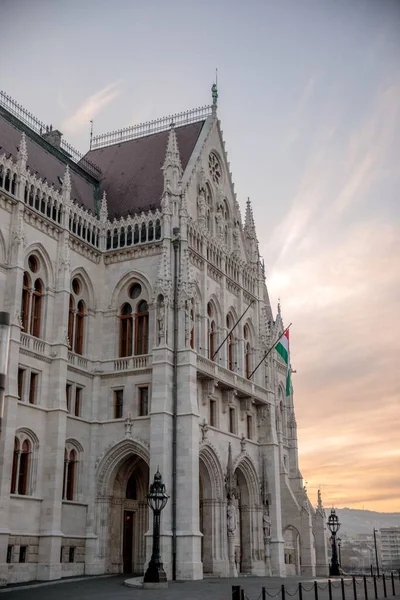 Budapeşte Macaristan Daki Parlamento Binasının Manzaralı Dikey Görüntüsü — Stok fotoğraf