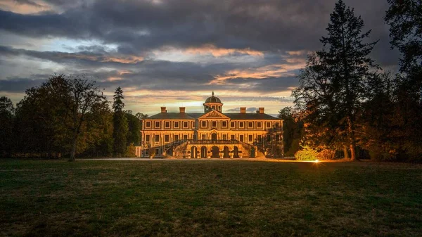ドイツの Schloss Favorite Rastat 城のパノラマ写真 — ストック写真