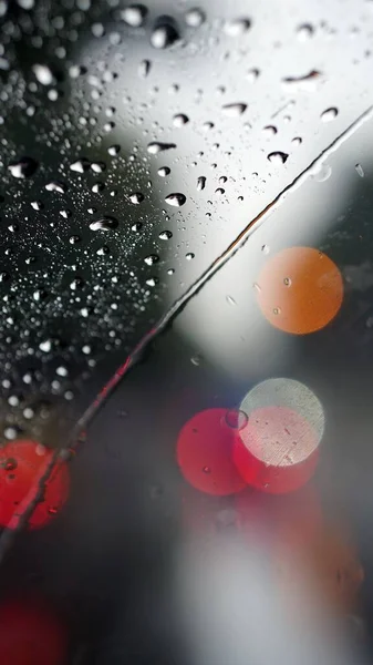 Colpo Verticale Delle Gocce Pioggia Sul Parabrezza Dell Auto — Foto Stock