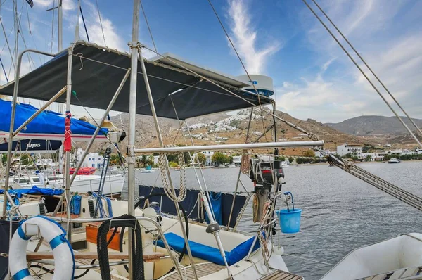 Výstřel Malé Rybářské Lodi Přístavu Livadi Ostrov Serifos Řecko — Stock fotografie