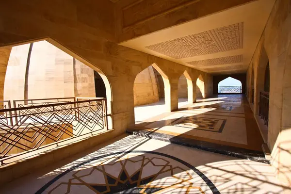 Mosque Interior Arches Tiled Floor — Stock Photo, Image