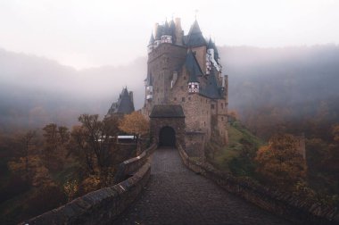 Eltz Şatosu Wierschem, Rhineland-Palatinate Sonbahar Sonbahar sezonu boyunca