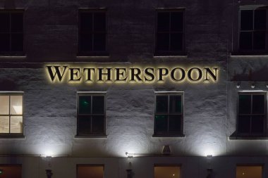 Wetherspoon, İngiltere 'nin Margate kentindeki Mekanik Fil Bar' ın tabelasını yaktı.