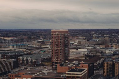 Minneapolis, Minnesota 'daki inanılmaz şehir silüeti otelin tepesinden