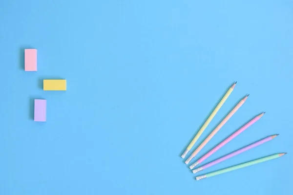 Yukarıdan Gelen Pastel Renklerde Kalem Silgi — Stok fotoğraf