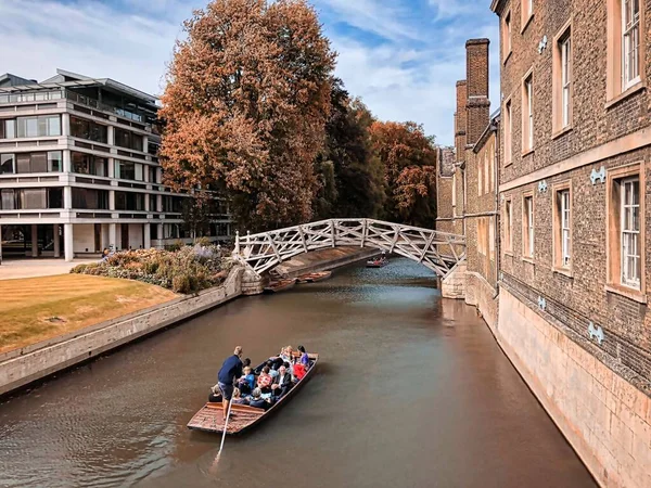 Recorrido Barco Cambridge Río Contra Puente Escénico Reino Unido — Foto de Stock