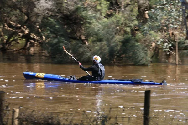 オーストラリアのパース近郊で開催された2022 Avon Descent Boat Raceの競技者 — ストック写真