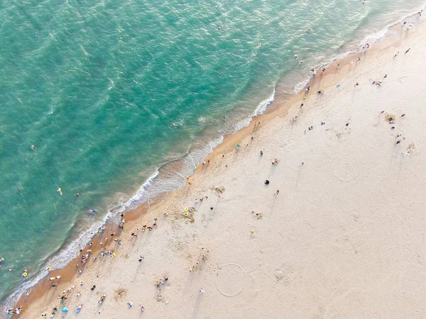 Flygbild Solig Strand Och Människor Vilar Havsutsikt — Stockfoto