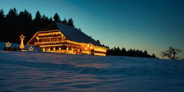 Una Vista Aérea Casa Iluminada Rodeada Nieve Por Noche —  Fotos de Stock
