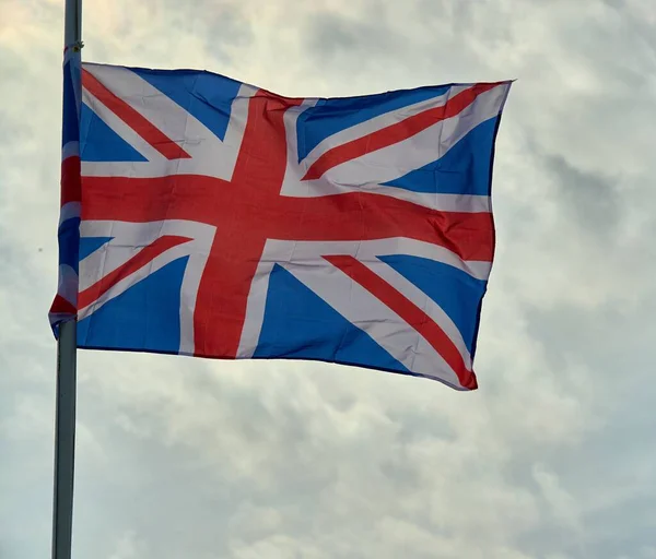 Хмарному Тлі Неба Було Знято Махаючий Прапор Великобританії — стокове фото