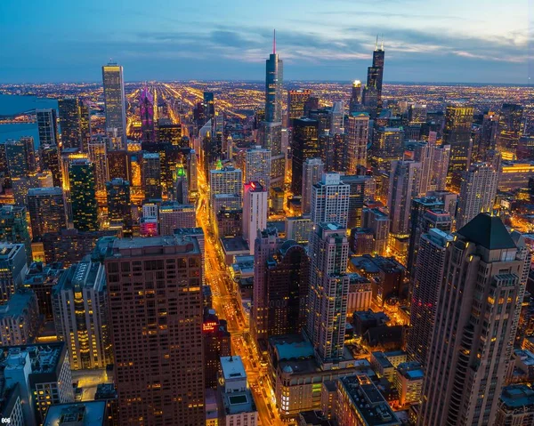 夕暮れ時のシカゴの高層ビルの空中撮影 — ストック写真